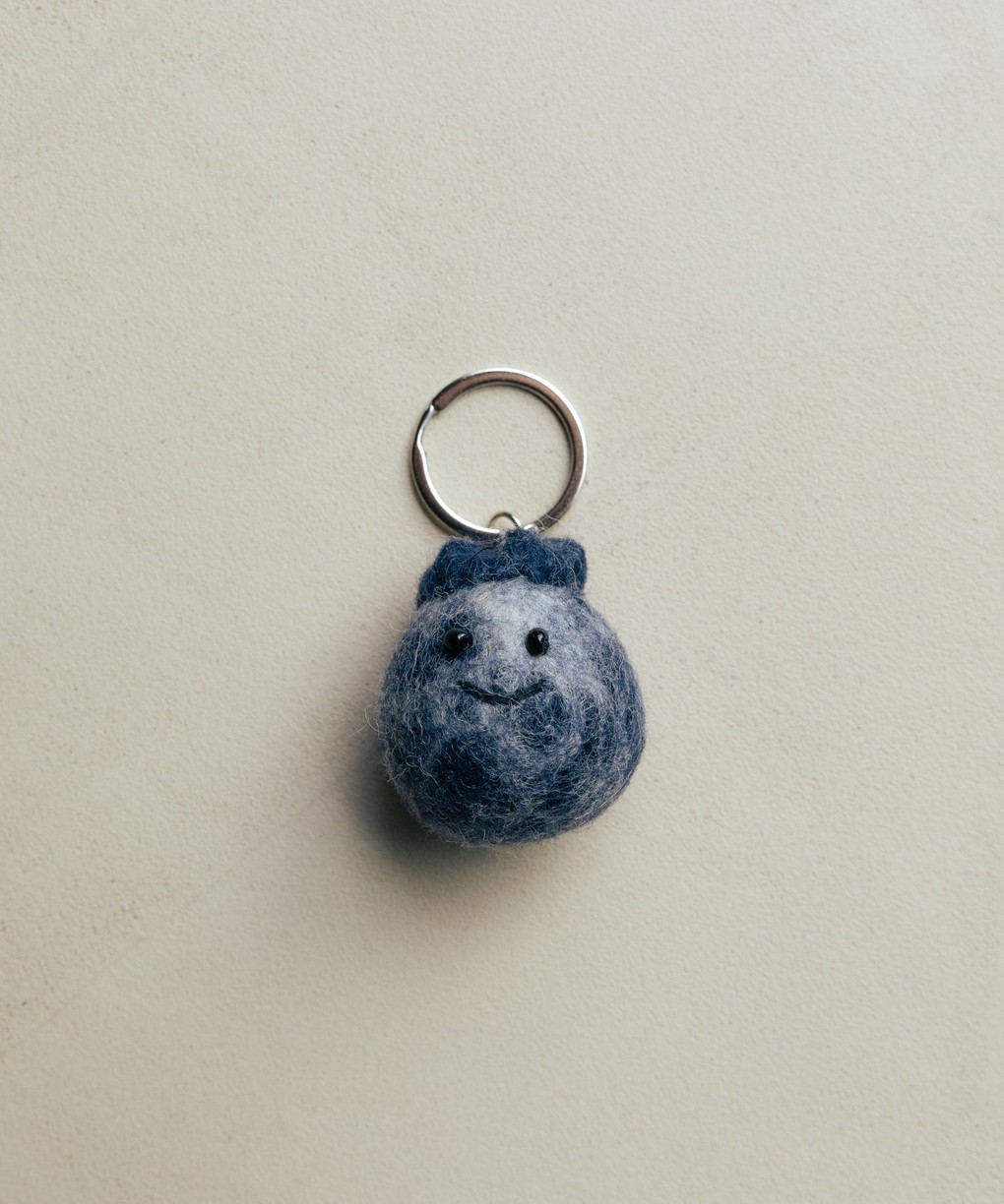 beau-marche-blueberry-felt-keychain-01