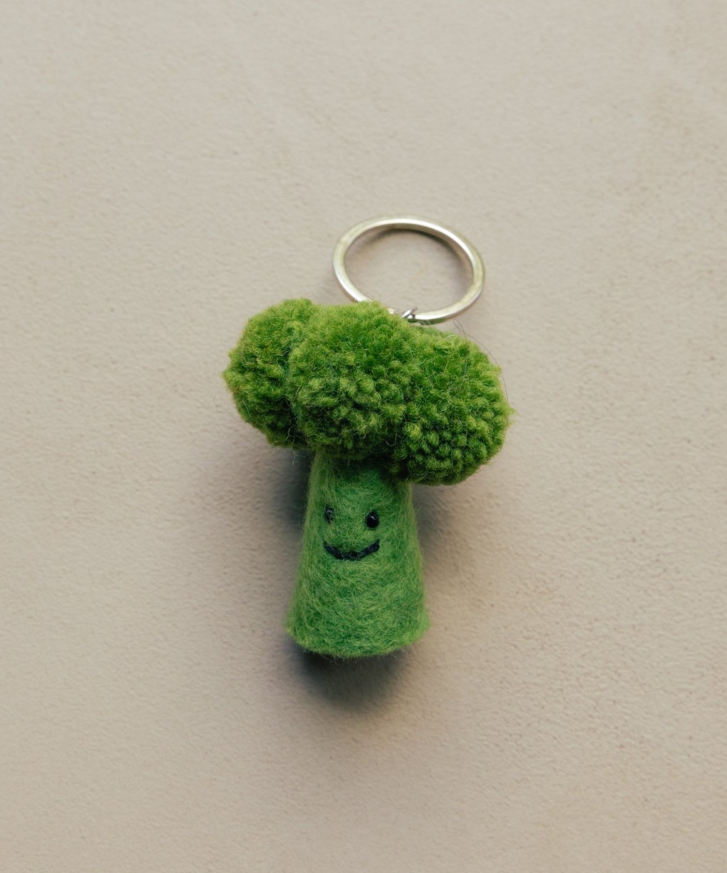 beau-marche-broccoli-felt-keychain-01