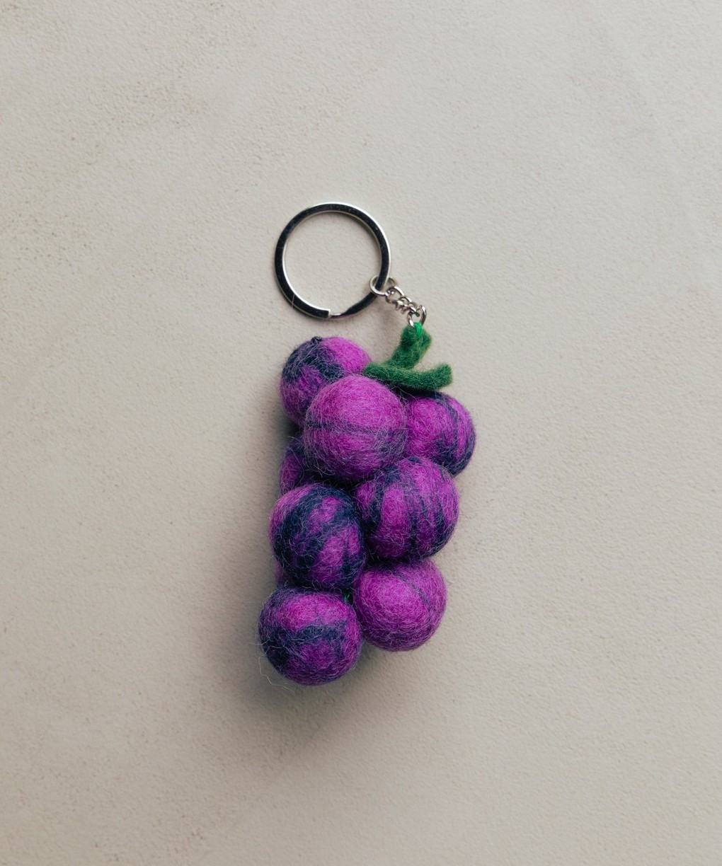 beau-marche-grapes-felt-keychain-01